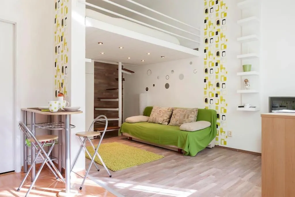 Dora'S Calm Nest Over The Chestnut Tree Apartment Budapest Hungary