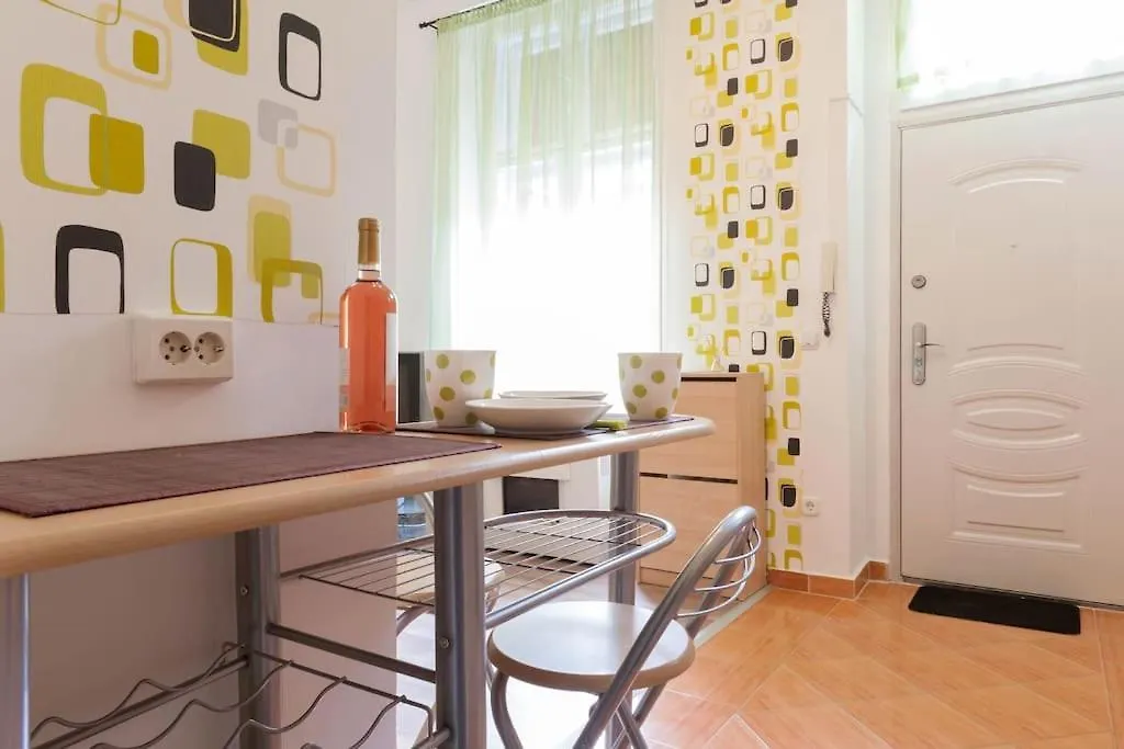 Dora'S Calm Nest Over The Chestnut Tree Apartment Budapest