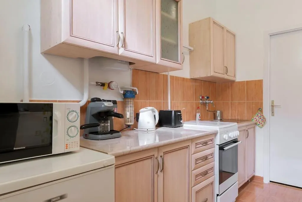 Dora'S Calm Nest Over The Chestnut Tree Apartment Budapest 0*,  Hungary