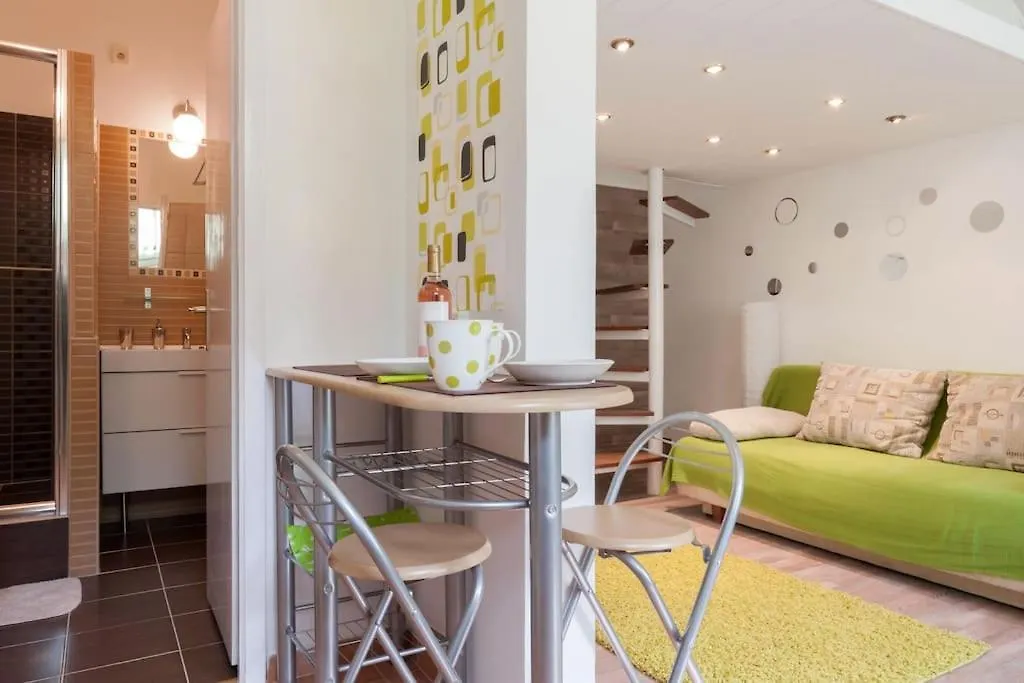 Dora'S Calm Nest Over The Chestnut Tree Apartment Budapest